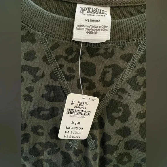 NWT Victoria’s Secret Olive Green Leopard Cheetah Print Sweatshirt Size Medium - Picture 3 of 3